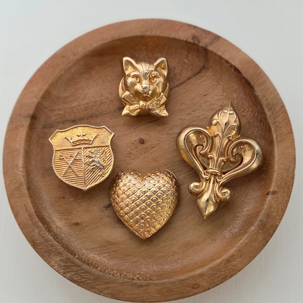 Vintage Button Covers Gold Tone Crest Heart Cat Fleur-de-lis